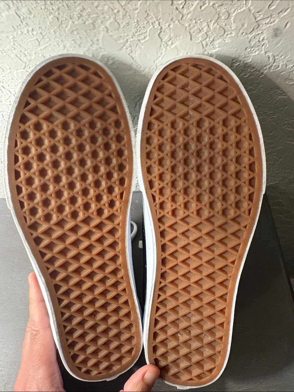 Vans Black and White Old Skool Low-Top Sneakers Wm 7.5 or Men’s 6 - Picture 9 of 10